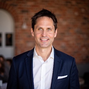 Tom Tilley, portrait